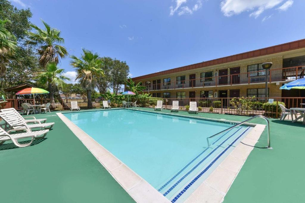 Americas Best Value Inn & Suites Victoria Exterior foto